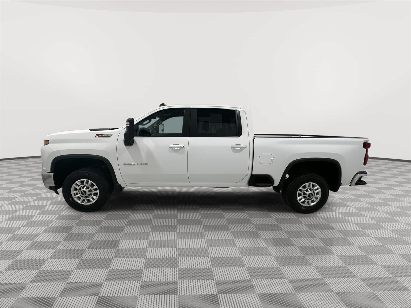 Used 2023 Chevrolet Silverado 2500 LT w/ Convenience Package AWD/4WD image 2