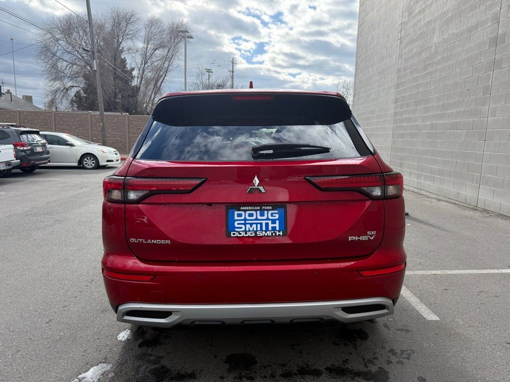 Used 2024 Mitsubishi Outlander SE image 3