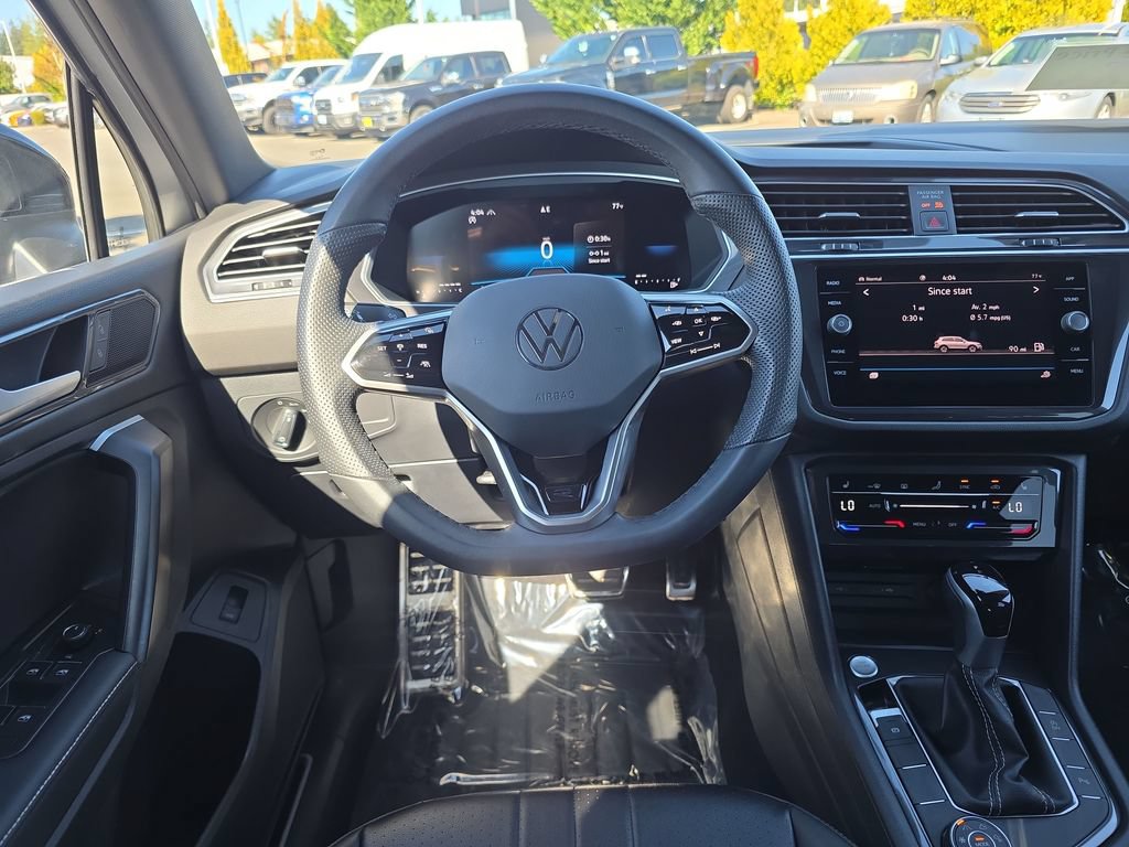 Used 2024 Volkswagen Tiguan SE R-Line AWD/4WD image 16