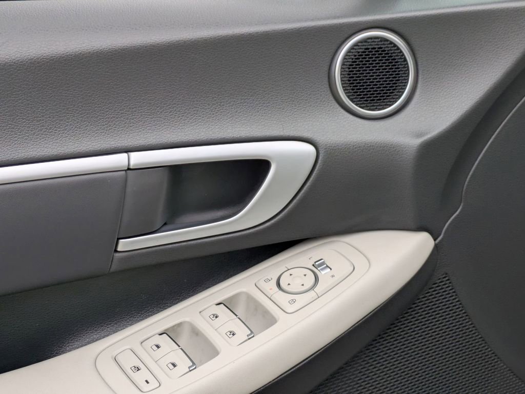 Used 2025 Hyundai Sonata SEL image 13