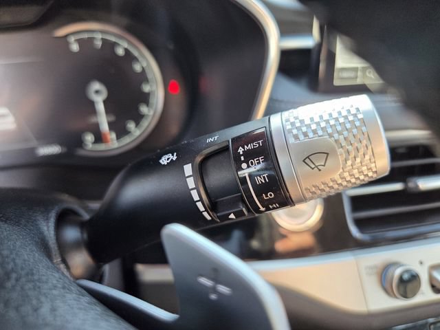 Used 2025 Genesis G70 2.5T RWD image 31