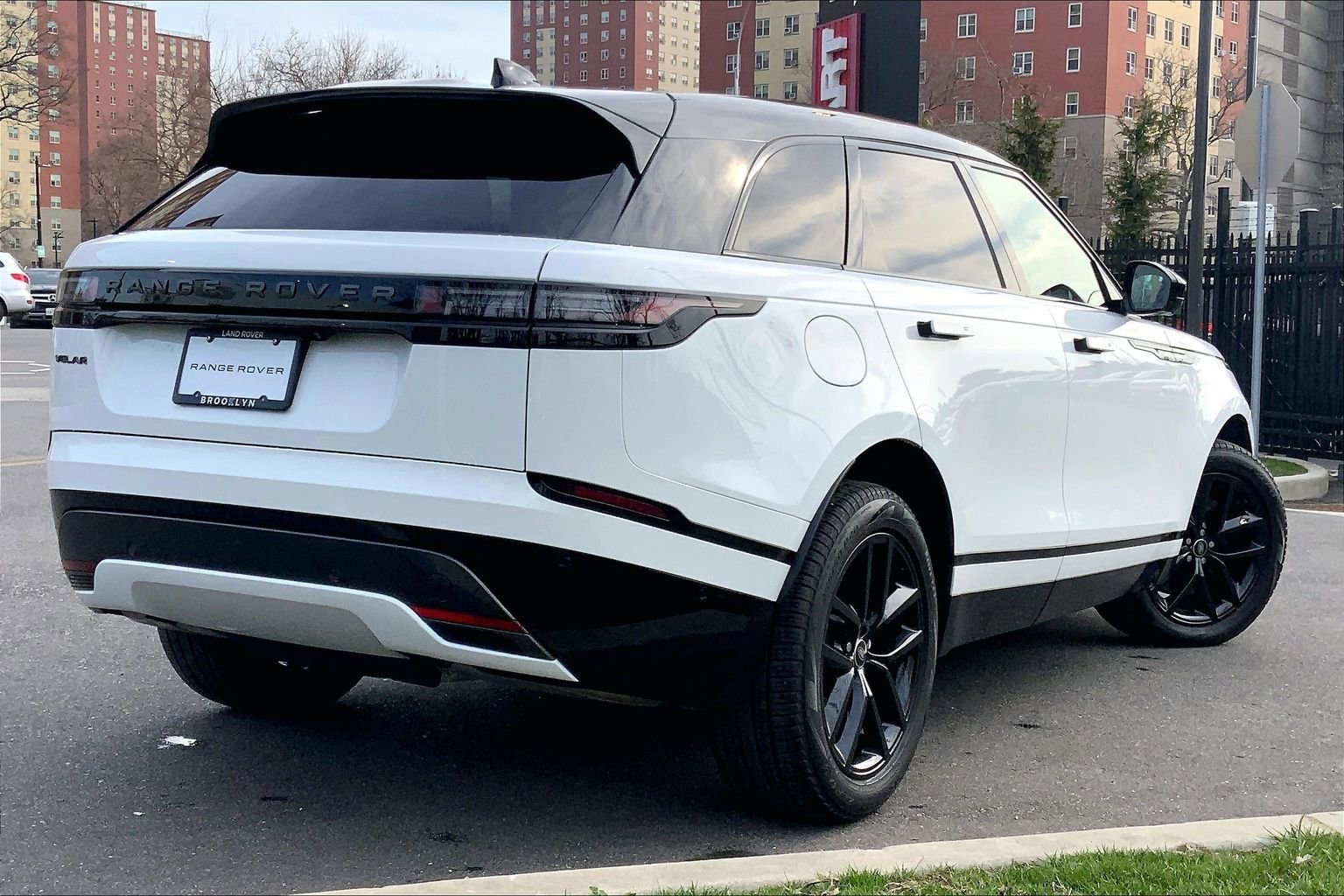 Used 2026 Land Rover Range Rover Velar Dynamic SE AWD/4WD image 12