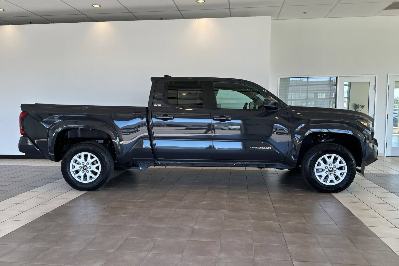Certified 2026 Toyota Tacoma SR5 AWD/4WD image 3