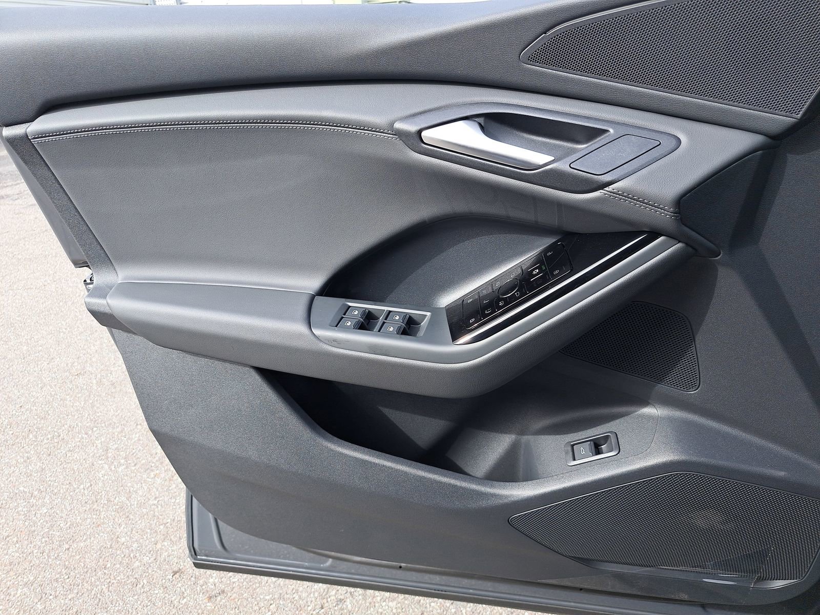 New 2025 Audi Q6 e-tron Premium image 27