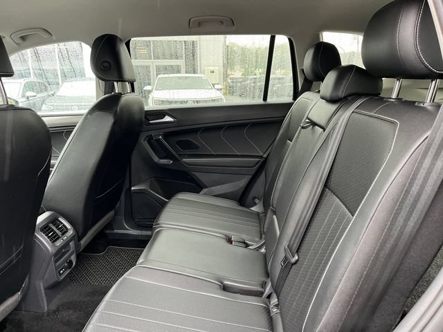 Used 2023 Volkswagen Tiguan SE AWD/4WD image 21