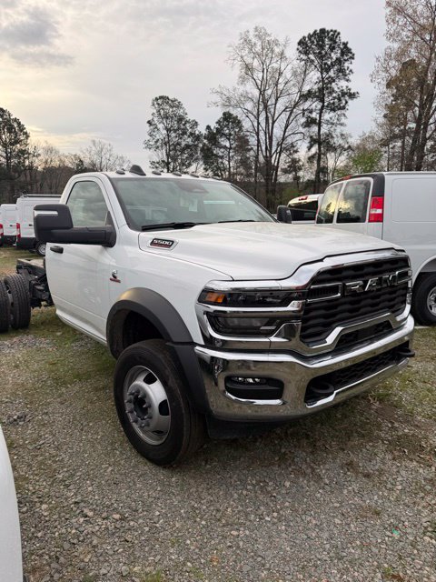 New 2026 RAM 5500 Tradesman w/ Chrome Appearance Group AWD/4WD image 3