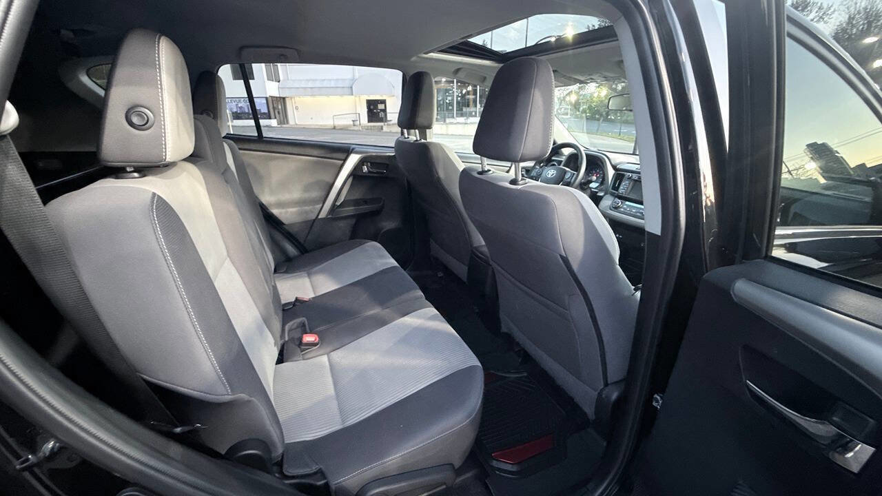 Used 2014 Toyota RAV4 XLE AWD/4WD image 36