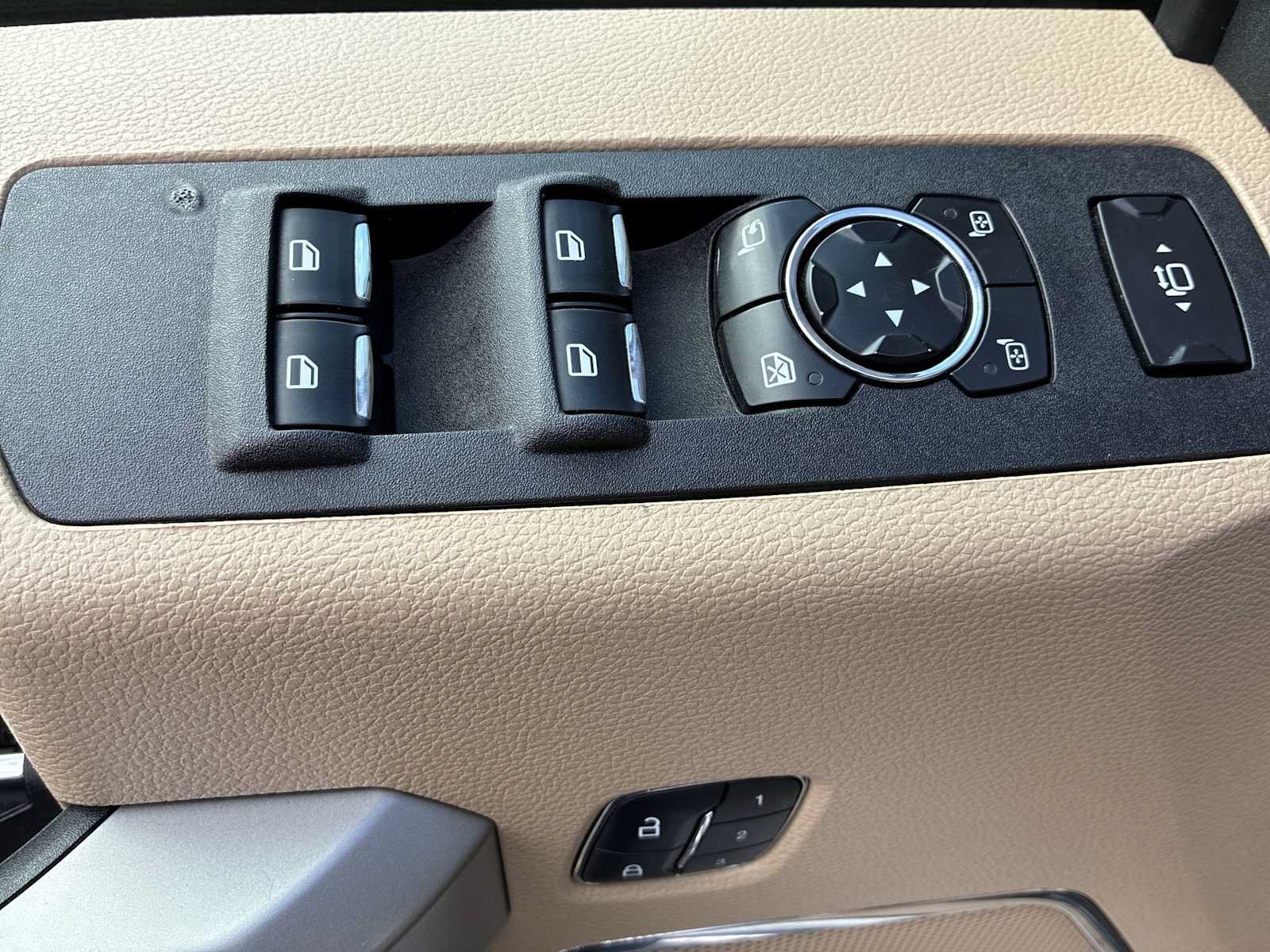 Used 2017 Ford F350 Lariat w/ Lariat Ultimate Package AWD/4WD image 15