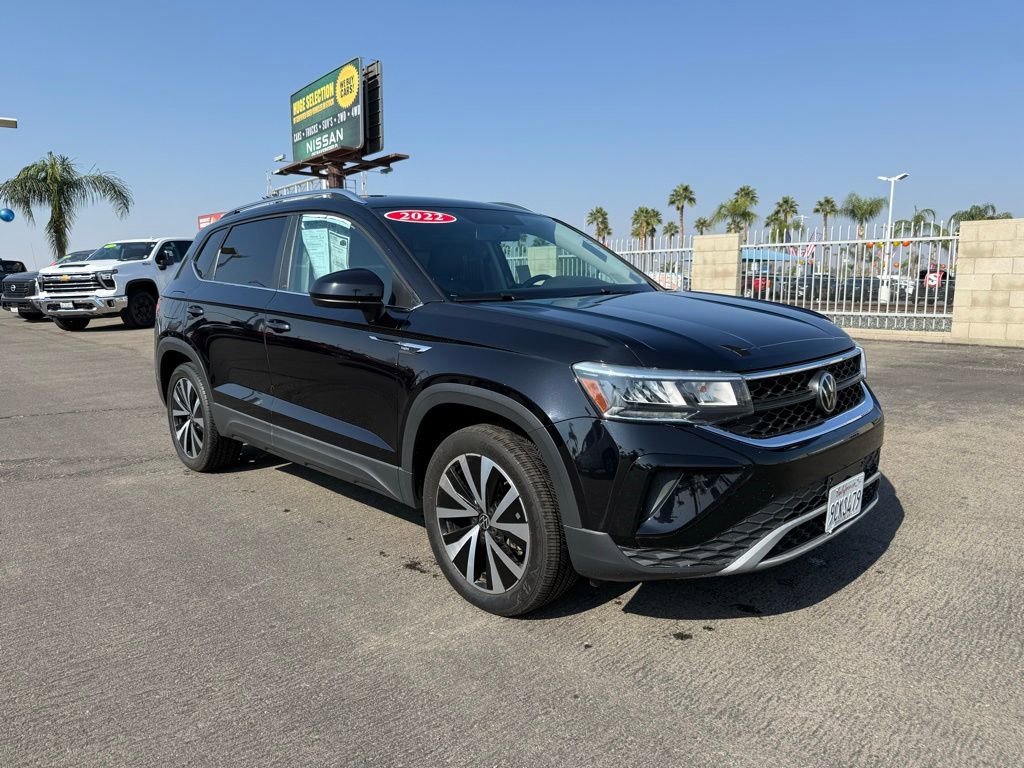 Used 2022 Volkswagen Taos SE image 1