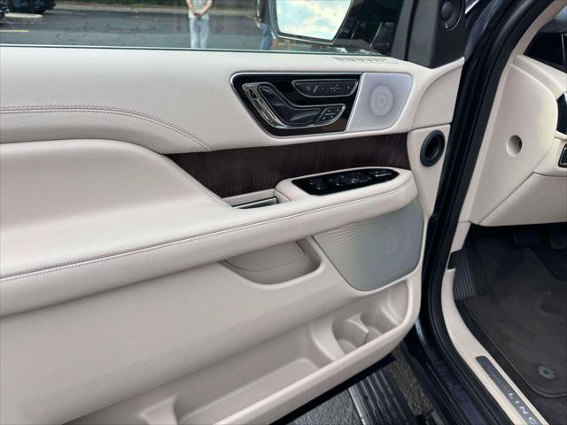 Used 2021 Lincoln Navigator L Reserve w/ Luxury Package AWD/4WD image 17