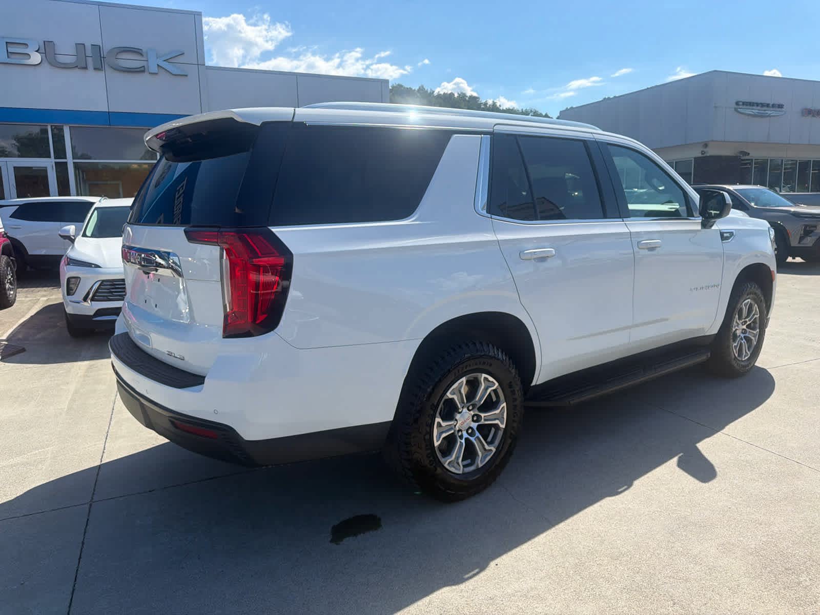 Used 2022 GMC Yukon SLE AWD/4WD image 6