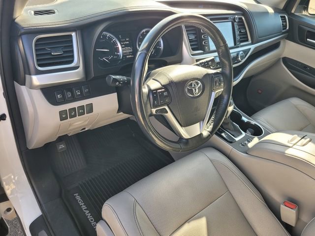 Used 2017 Toyota Highlander Limited Platinum AWD/4WD image 9
