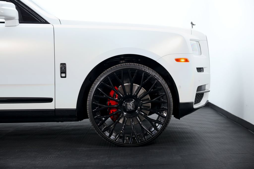 Used 2022 Rolls-Royce Cullinan Black Badge w/ Dark Exterior Package image 10
