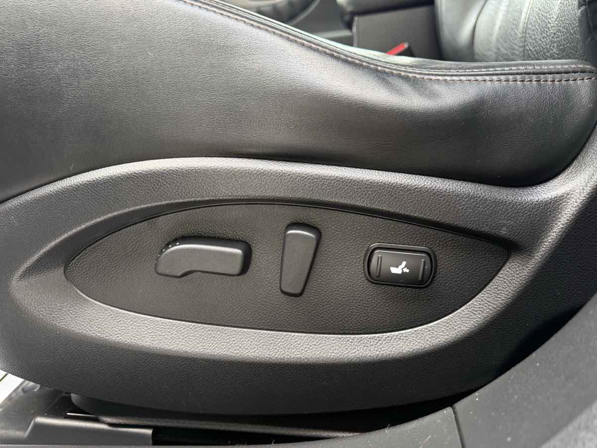 Used 2015 INFINITI QX70 AWD w/ Premium Package image 26