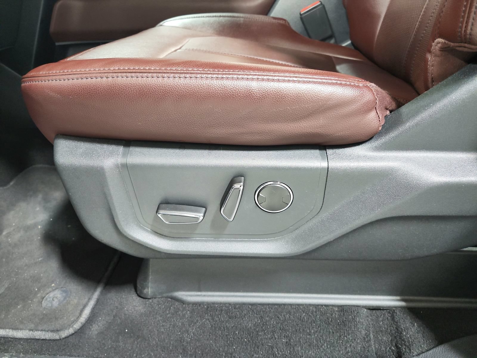 Used 2024 Ford Expedition Limited AWD/4WD image 15