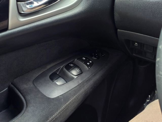 Used 2016 Nissan Pathfinder SV AWD/4WD image 32