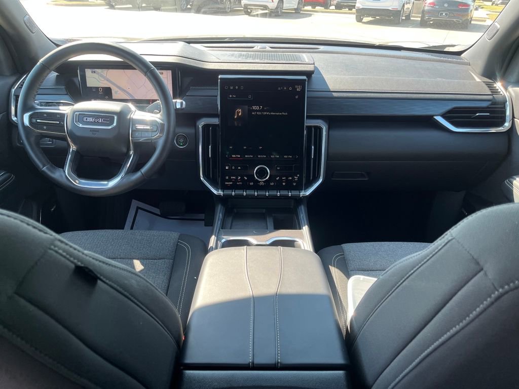 Used 2025 GMC Acadia Elevation image 17