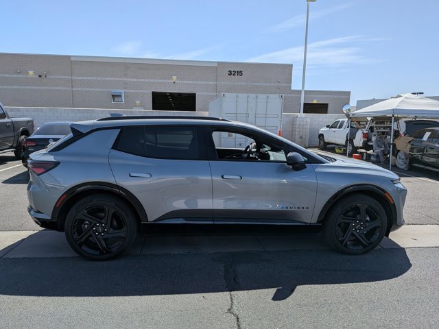 Used 2024 Chevrolet Equinox EV RS FWD image 4