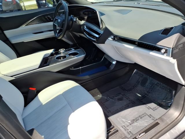 Used 2023 Cadillac Lyriq 2WD image 23
