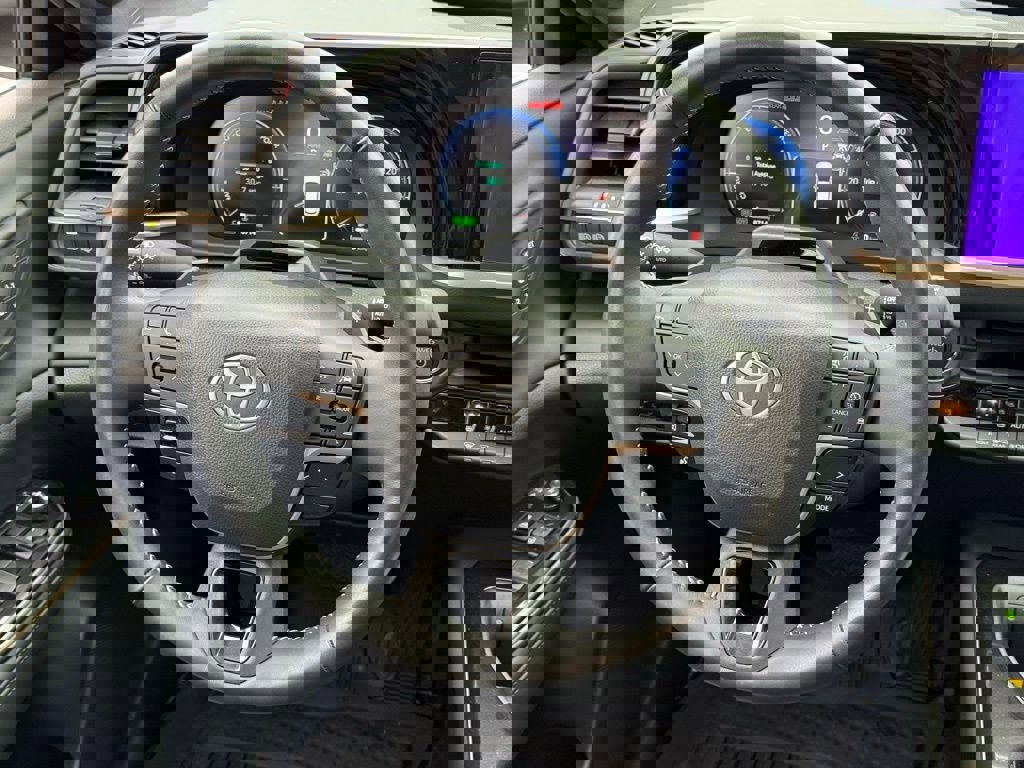 Used 2025 Toyota Crown Signia image 21