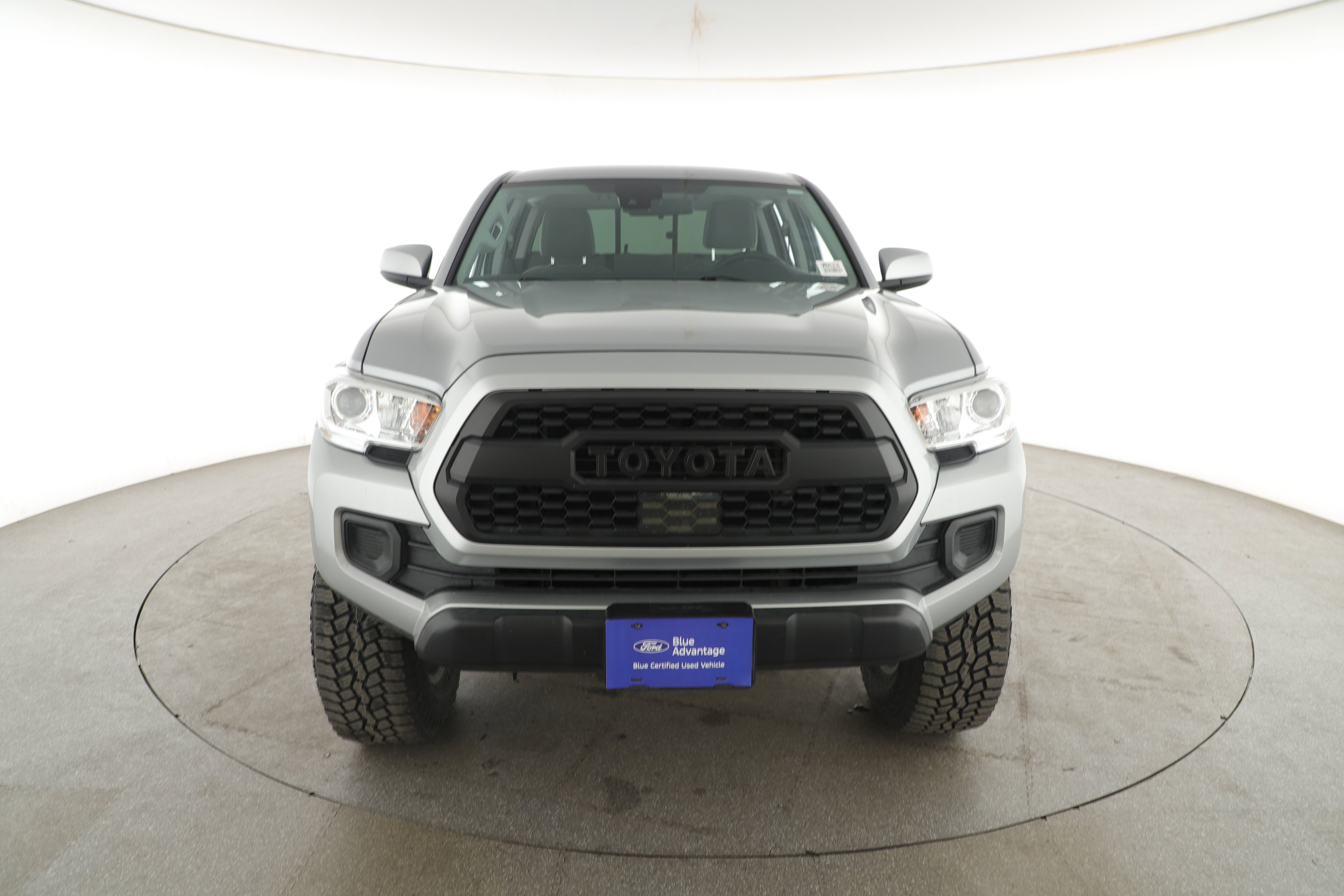Used 2023 Toyota Tacoma SR image 2
