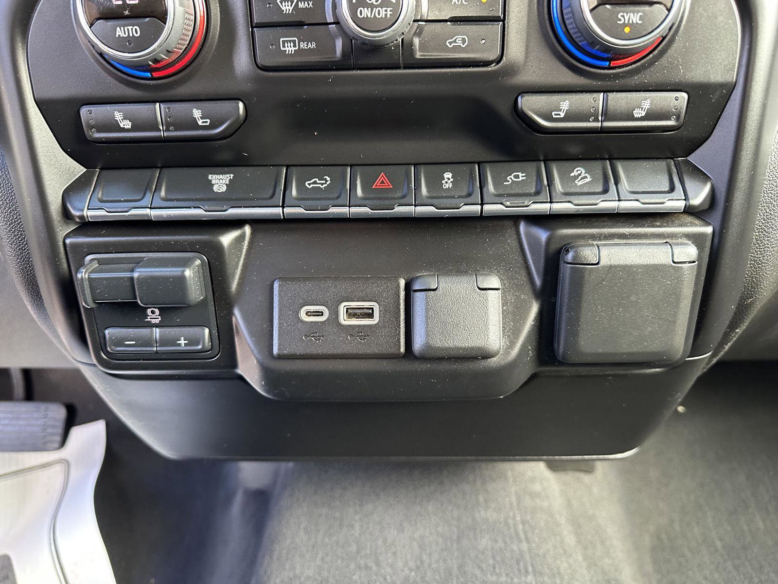 Used 2023 Chevrolet Silverado 2500 LT image 32