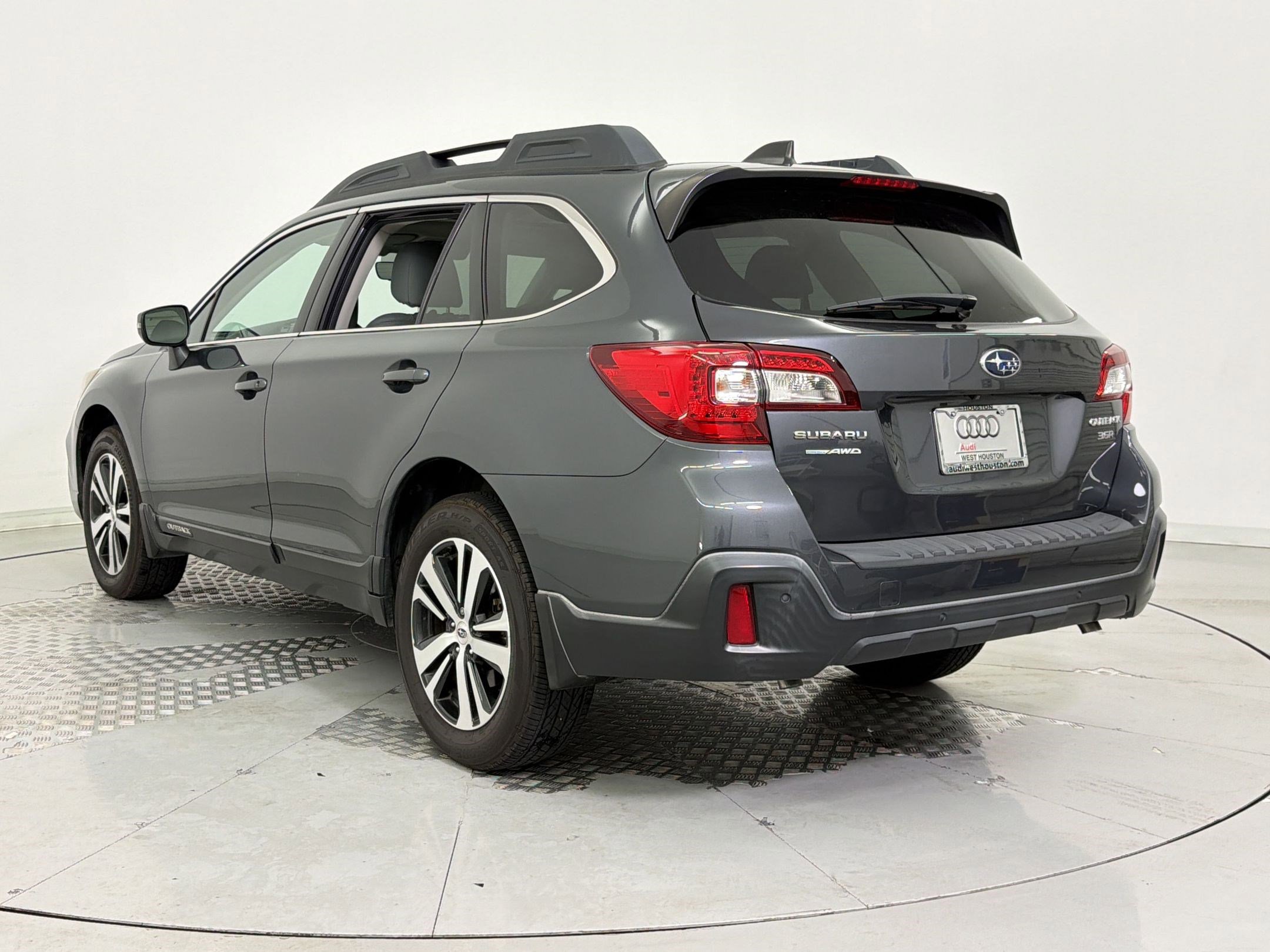 Used 2019 Subaru Outback 3.6R Limited image 3