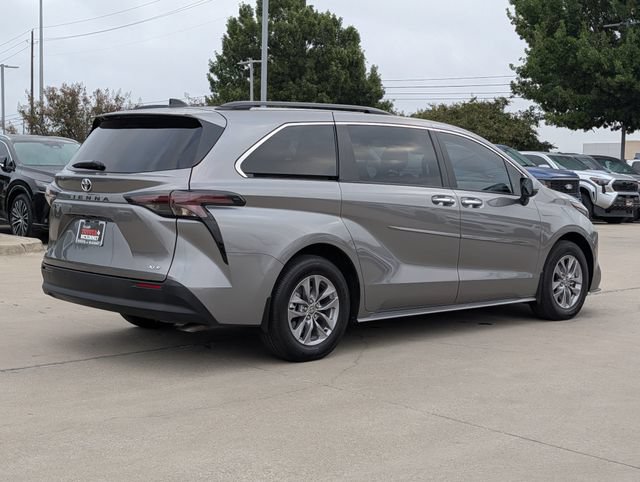 Certified 2026 Toyota Sienna XLE FWD image 5