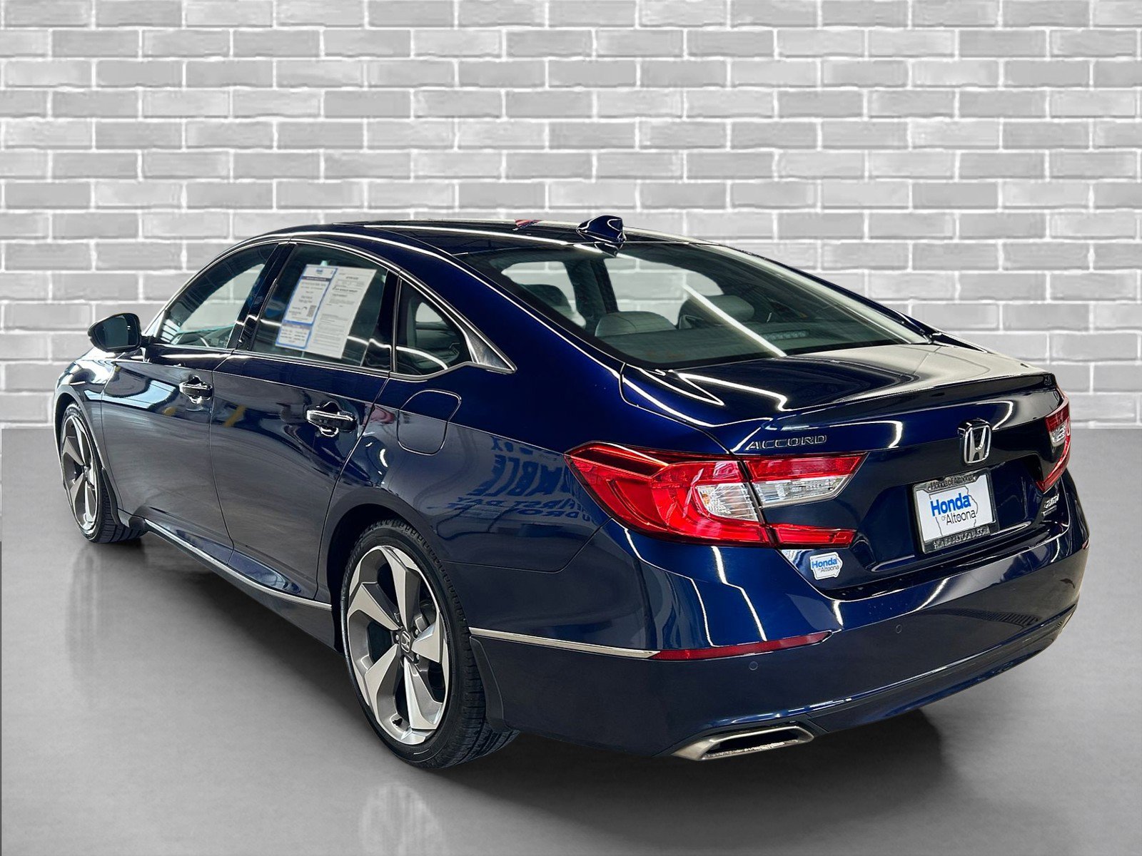 Used 2020 Honda Accord Touring image 3