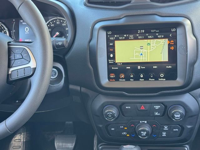 Used 2023 Jeep Renegade Latitude AWD/4WD image 18
