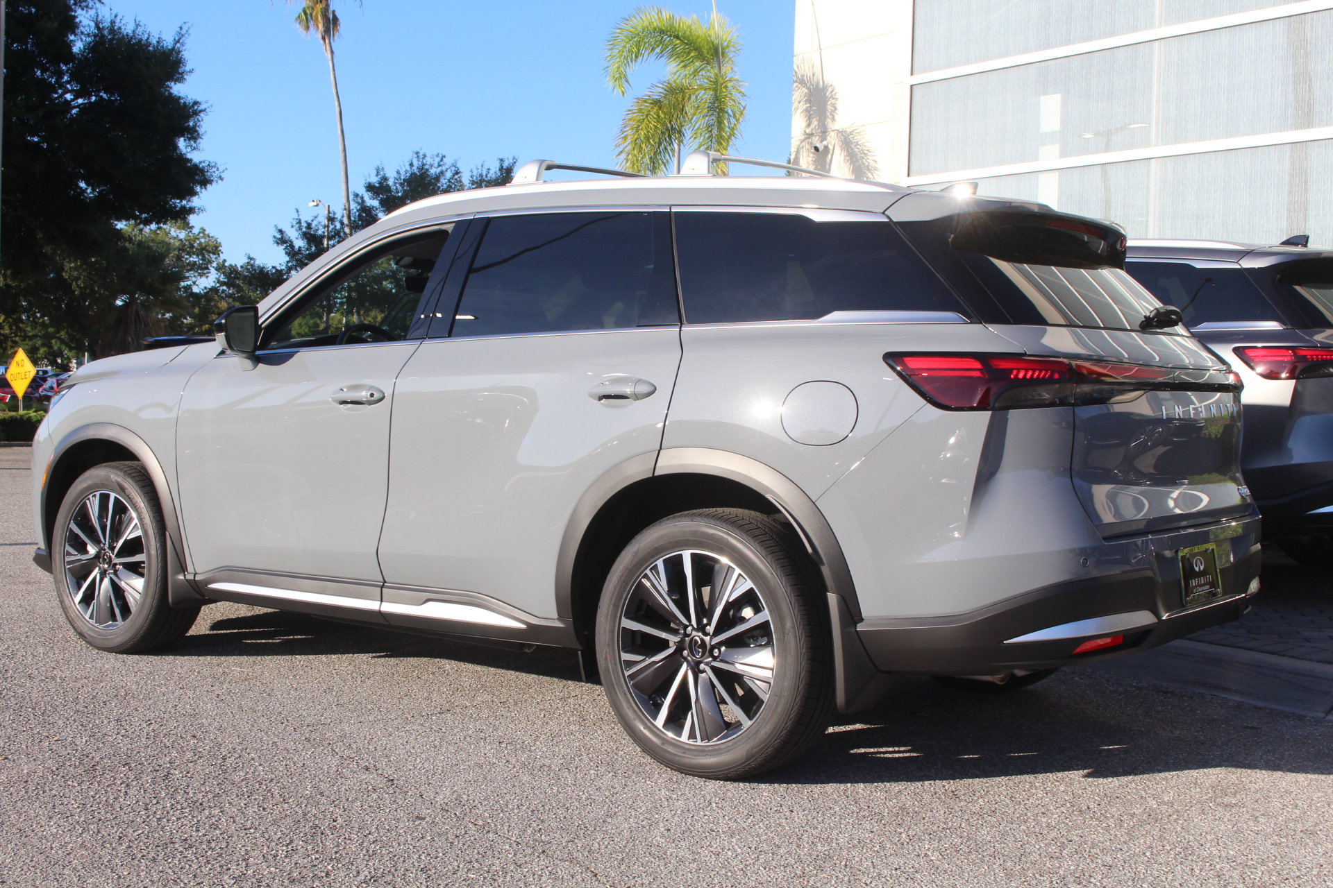 Certified 2026 INFINITI QX60 Luxe w/ Cargo Package FWD image 3