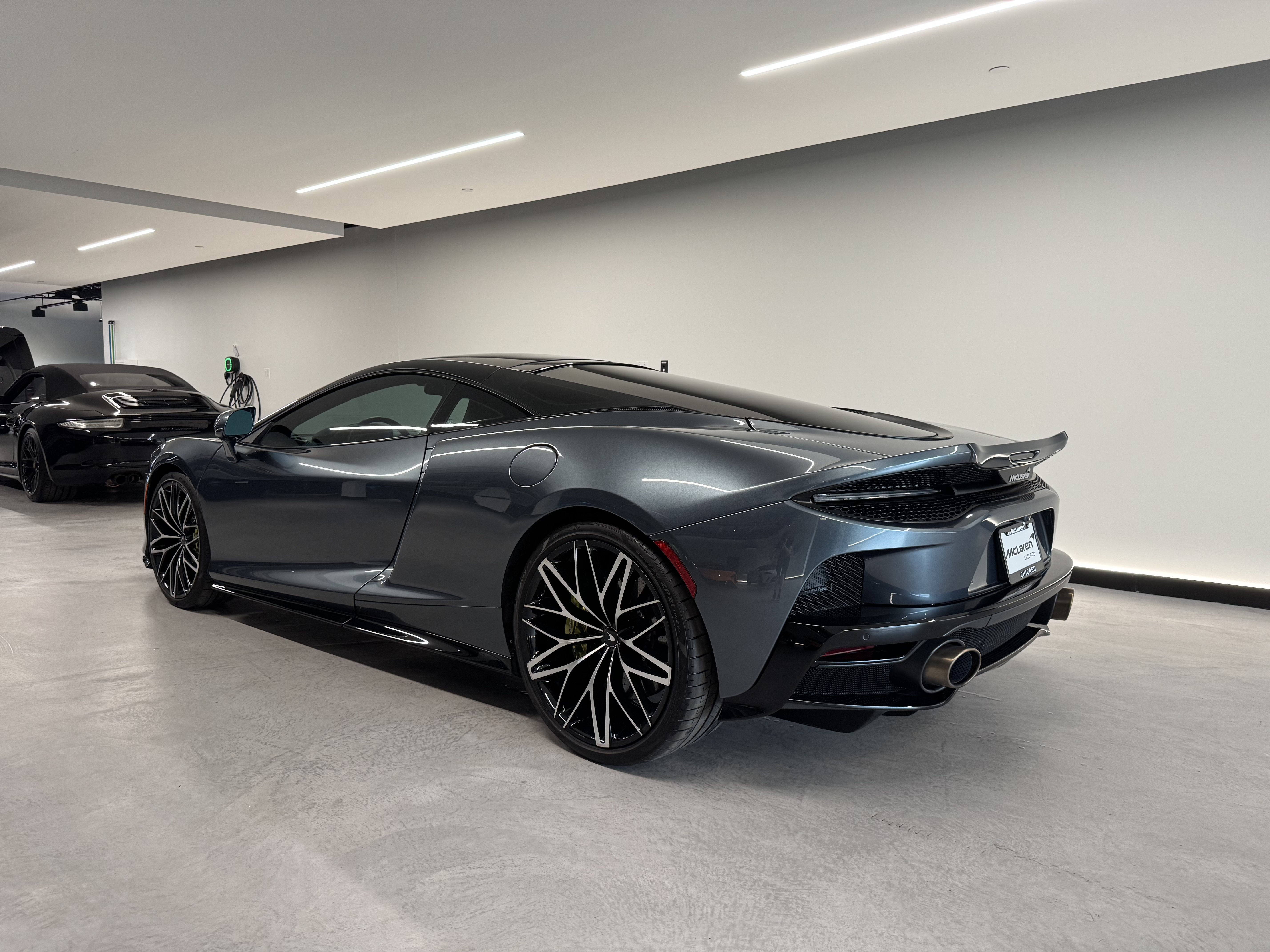 Used 2023 McLaren GT RWD image 2