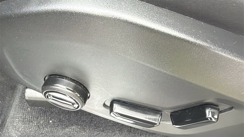 Certified 2025 Volvo XC90 B6 Plus image 24