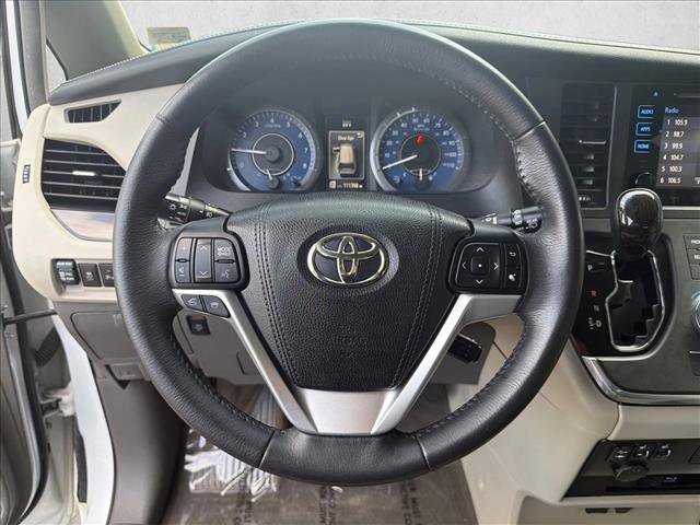 Used 2017 Toyota Sienna XLE Premium image 10