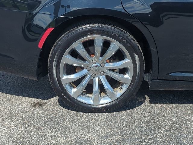 Used 2015 Chrysler 300 C w/ Light Group RWD image 11