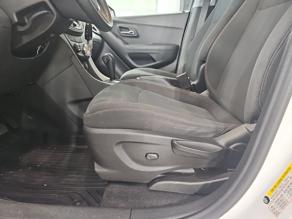 Used 2019 Chevrolet Trax LS w/ Tint and Cruise Package FWD image 33