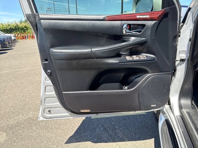 Used 2011 Lexus LX 570 4WD w/ Luxury Pkg image 14