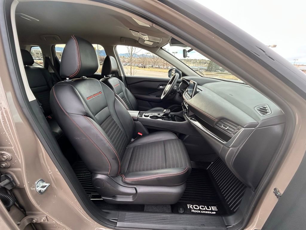 Used 2025 Nissan Rogue SV image 33