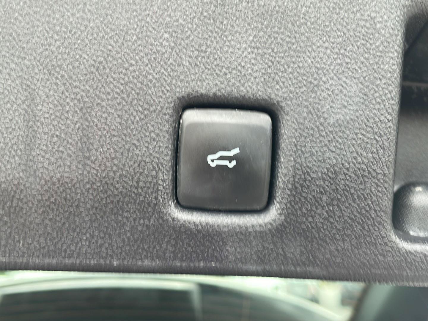 Used 2025 Ford Escape Platinum AWD/4WD image 30