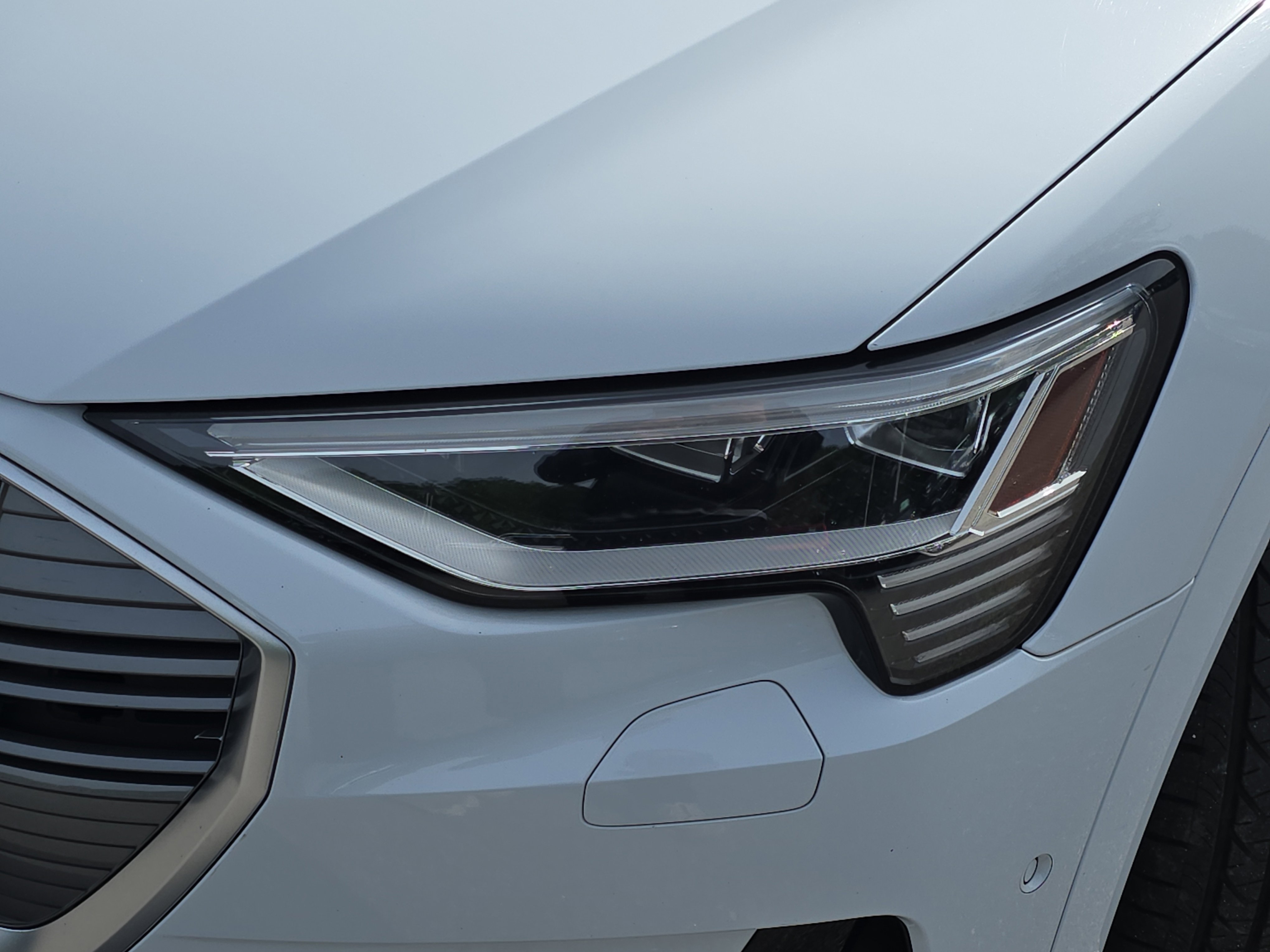 Used 2019 Audi e-tron Premium Plus AWD/4WD image 32