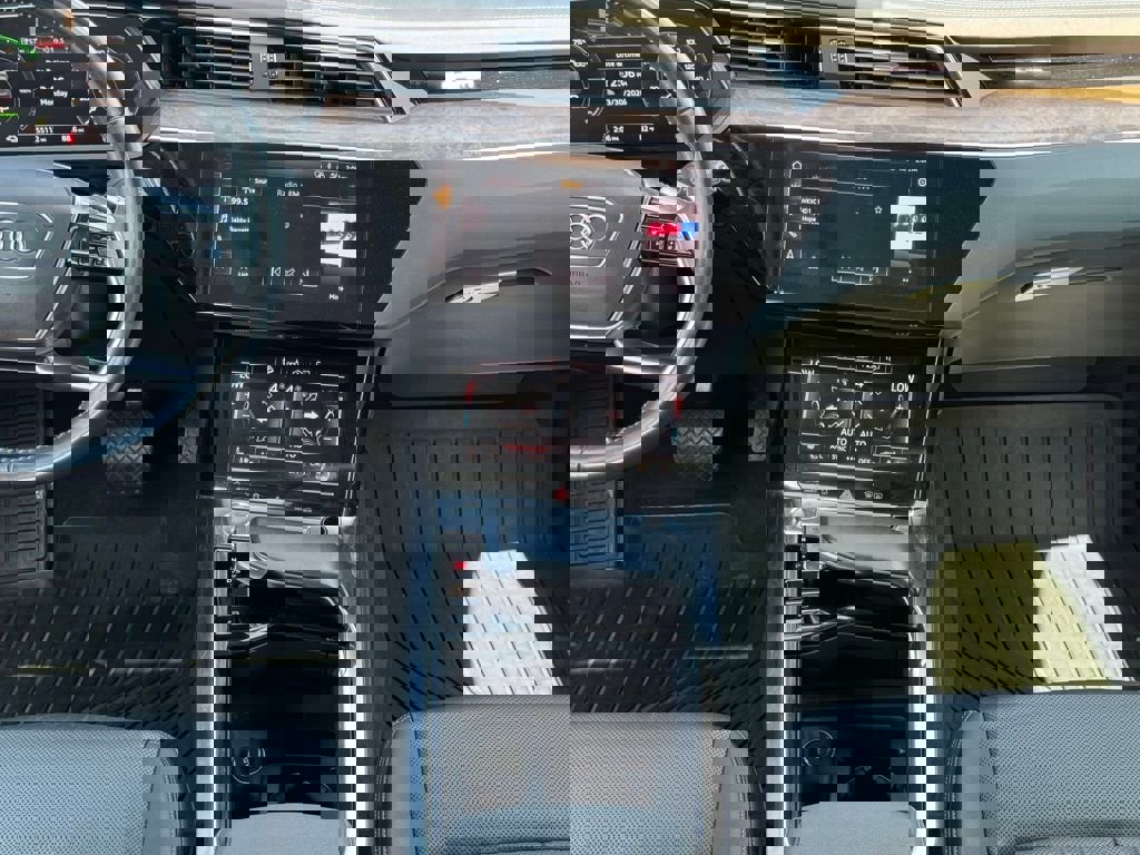 Used 2019 Audi e-tron Premium Plus image 29