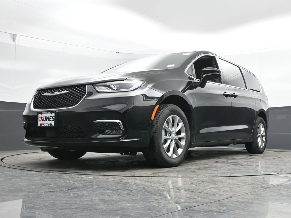 New 2026 Chrysler Pacifica Select AWD/4WD image 43