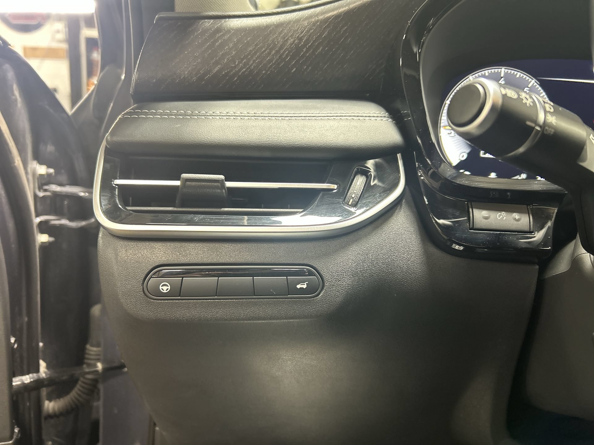 Used 2023 INFINITI QX60 Sensory AWD/4WD image 19