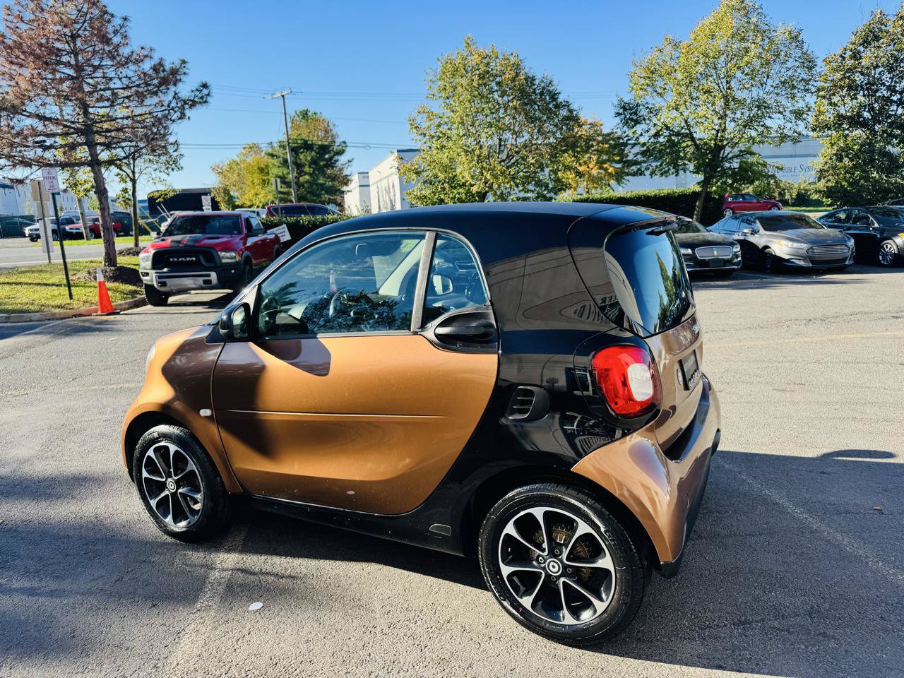 Used 2016 smart fortwo passion RWD image 8