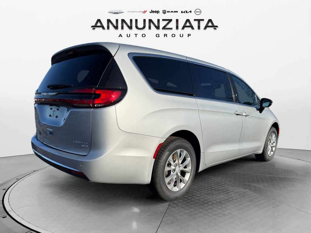 New 2026 Chrysler Pacifica Limited image 5