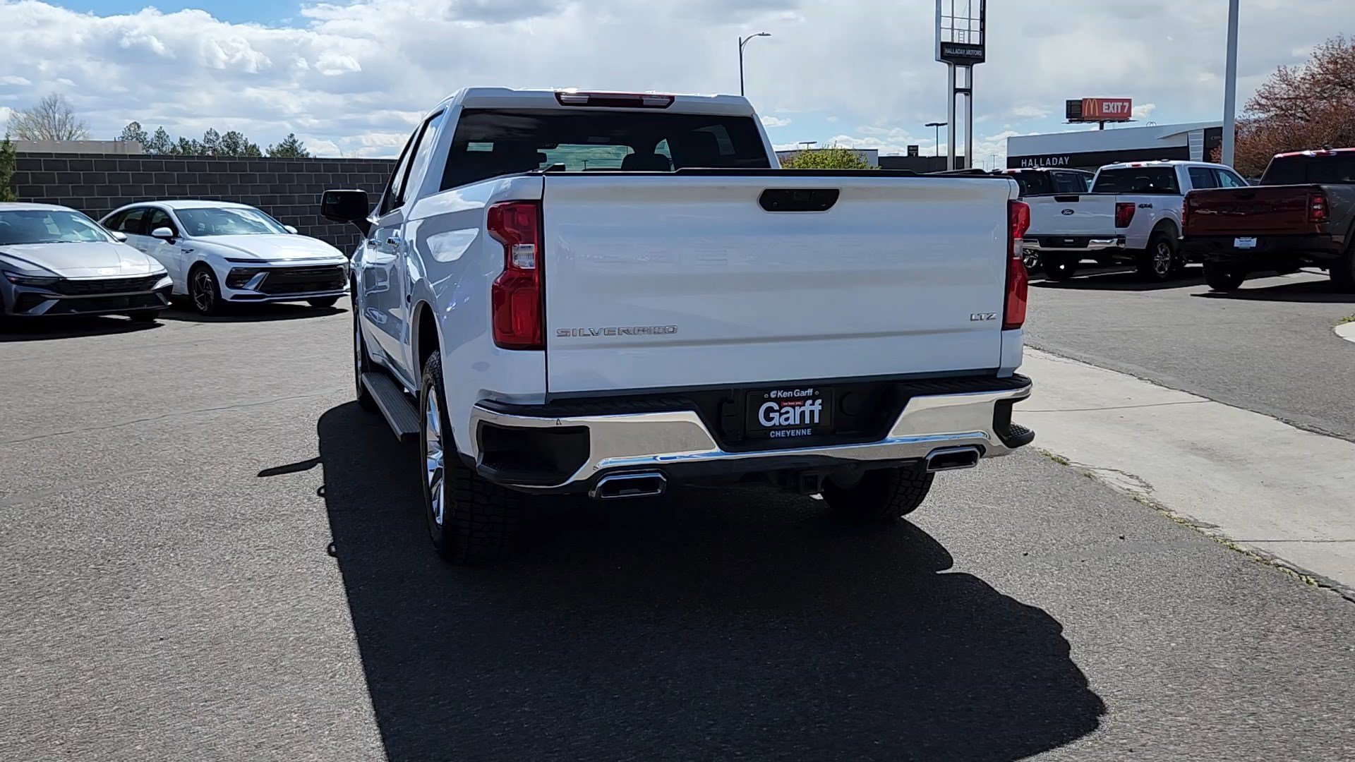 Used 2020 Chevrolet Silverado 1500 LTZ w/ Z71 Off-Road Package AWD/4WD image 3