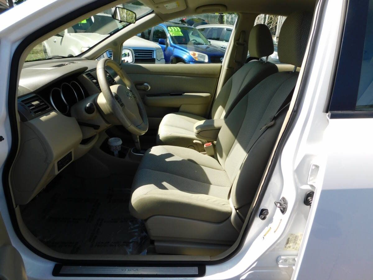 Used 2008 Nissan Versa Hatchback w/ Convenience Pkg FWD image 6