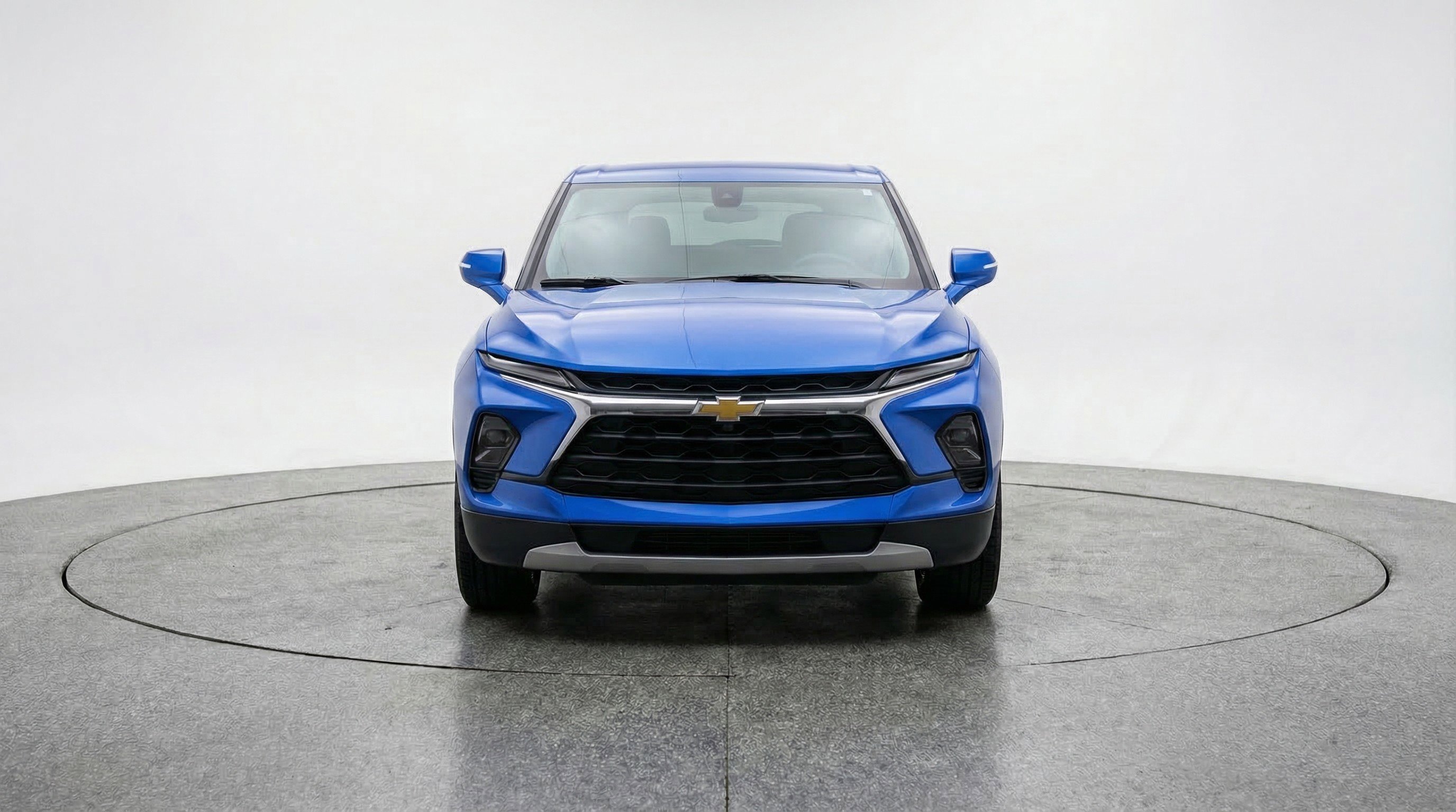 Used 2025 Chevrolet Blazer LT image 2