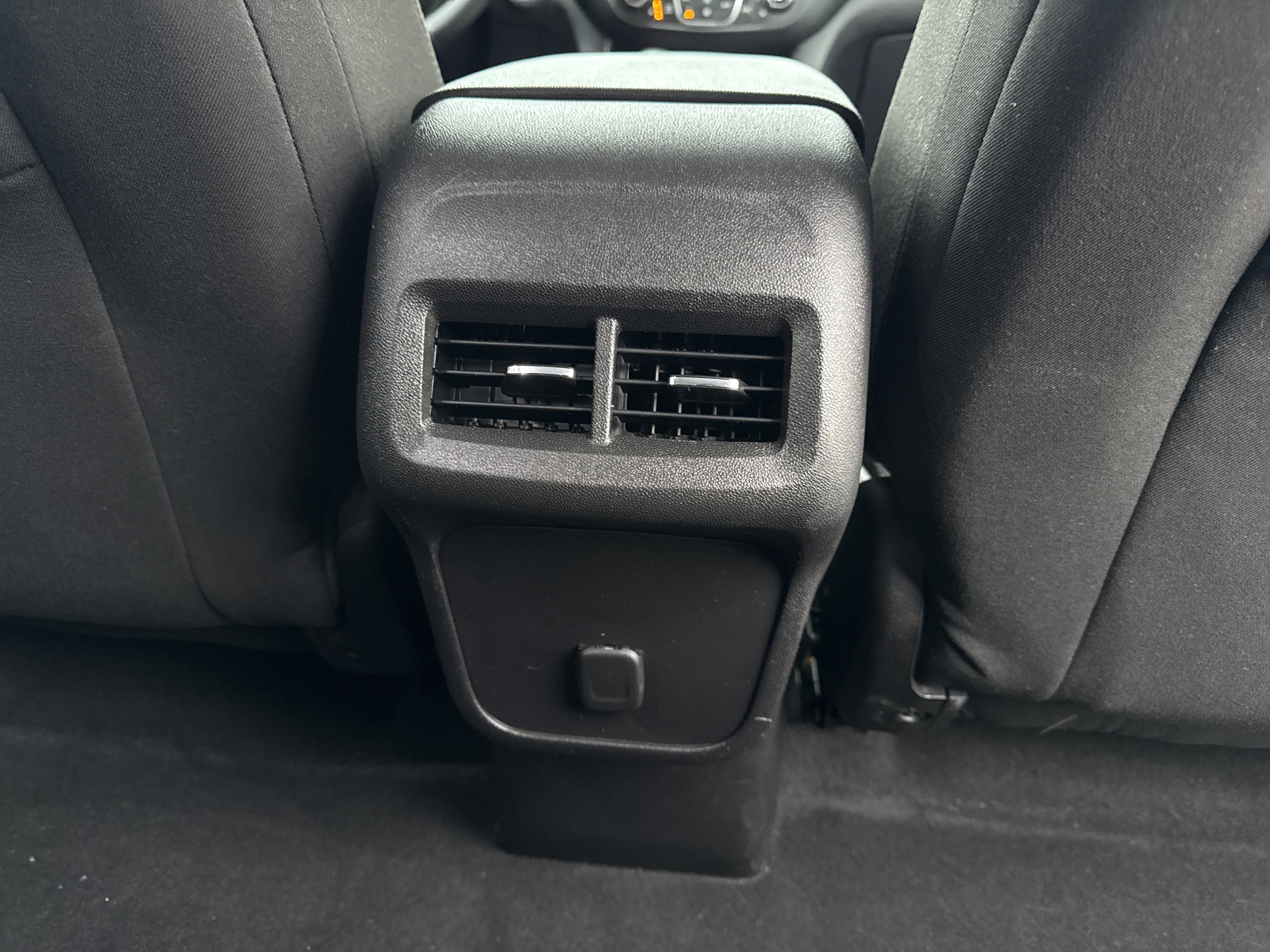 Used 2018 Chevrolet Equinox LT image 33