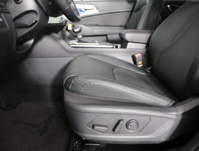 Certified 2026 Kia Sportage EX w/ EX Panorama Roof Package image 11